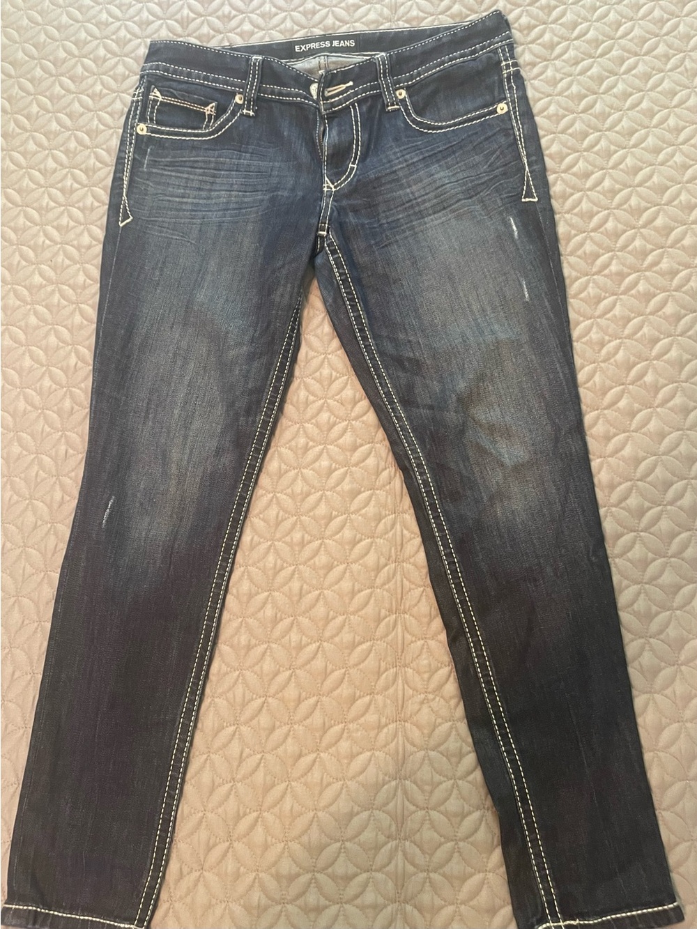 Express Stella Low Rise Legging Jean Women's Dark Blue. size 6 short
